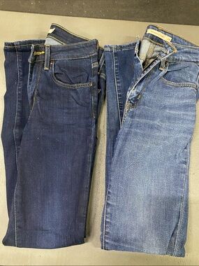 Levi's Women's Skinny Jeans in Dark Blue and Light Blue